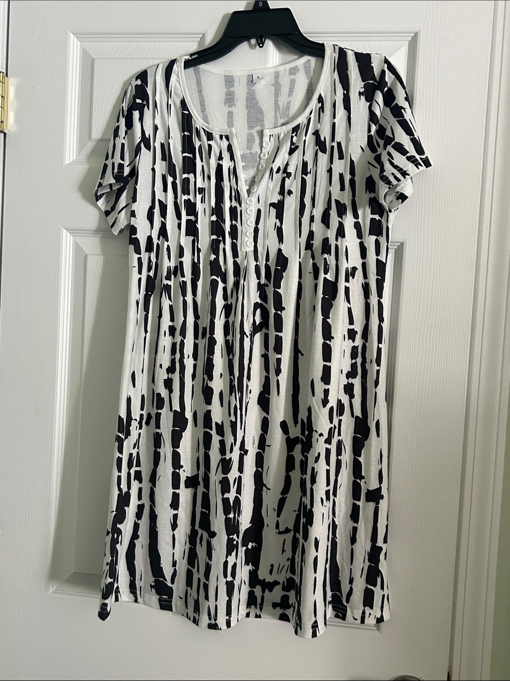 Black & White Short Sleeve Printed Tunic Top
